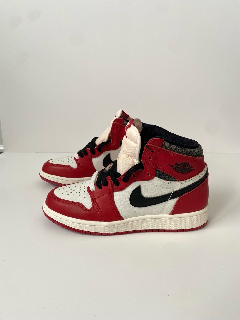 Nike Air Jordan 1 Retro High OG Chicago Lost & Found Size 4Y / Women’s 5.5